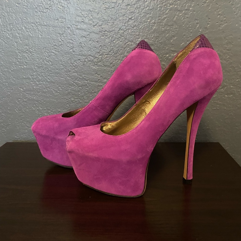 Sam Edelman Alexa pump